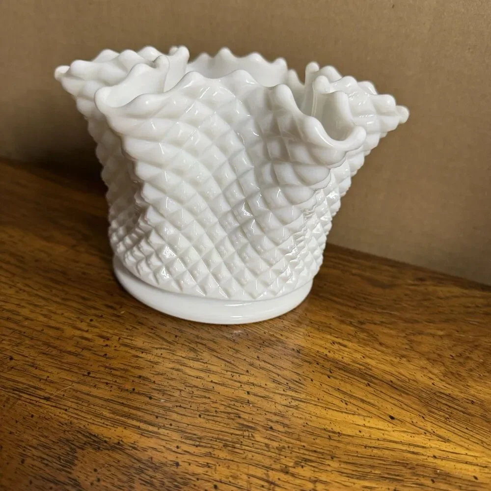 Westmoreland Milk Glass 1910-1919 English‎ Hobnail Diamond Pinched Vase Vintage